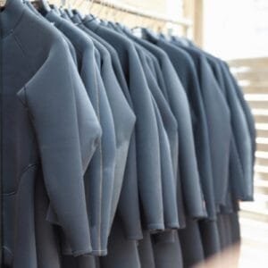 Våtdrakt og sko dagleie